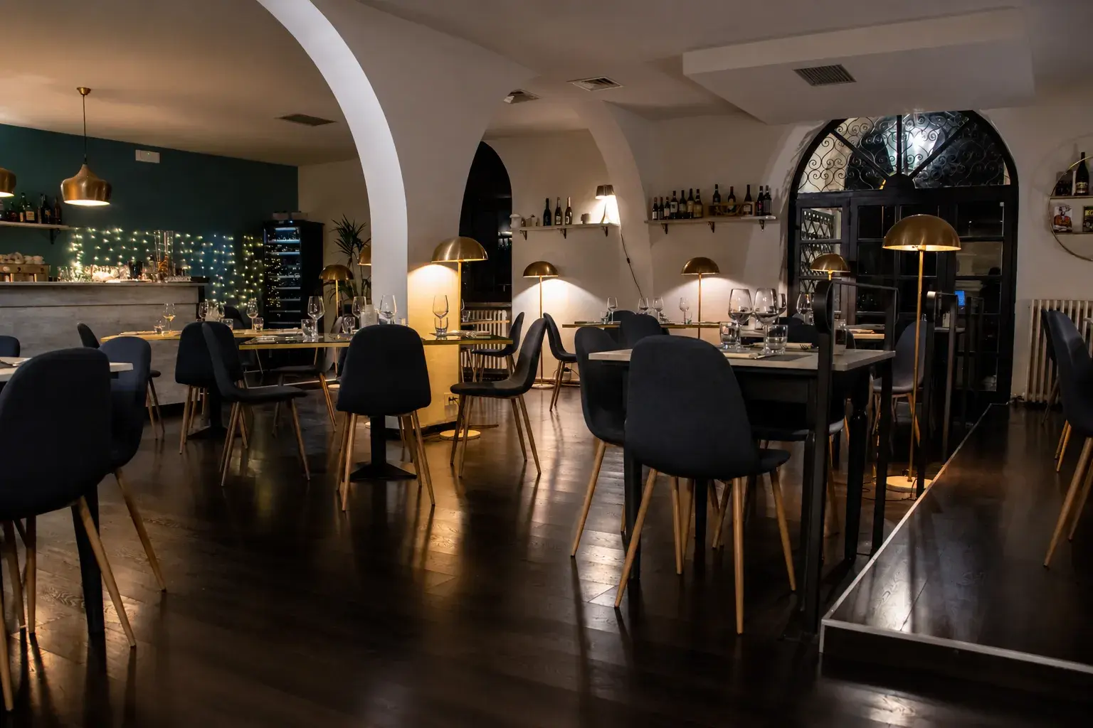 Atmosfera serale nella sala del Boogie Bistrot a Colle Brianza