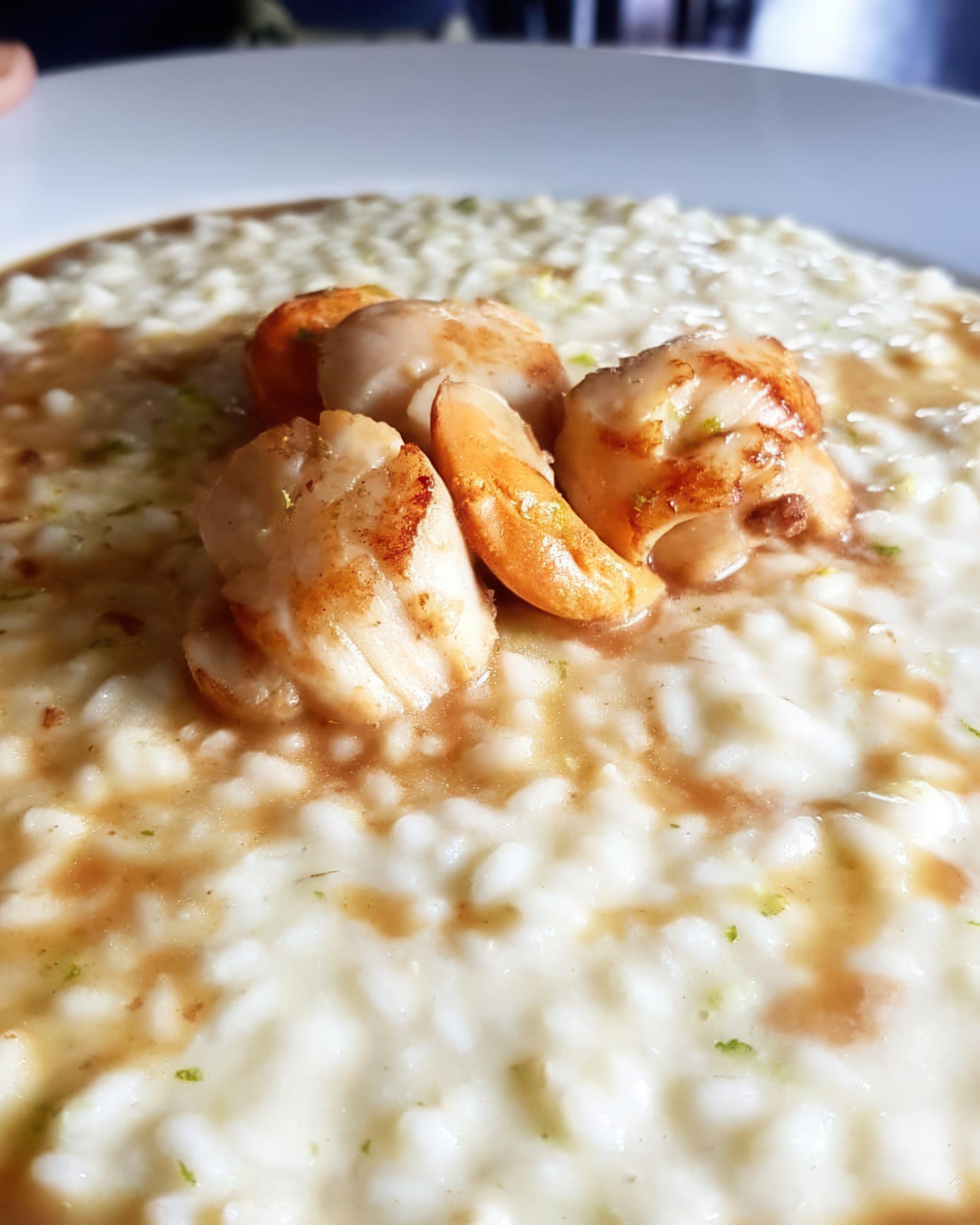 Risotto con capesante e lime al Boogie Bistrot