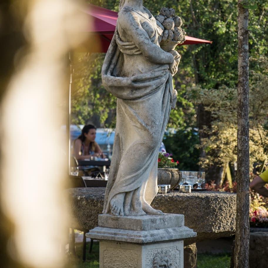 Statua nel giardino del Boogie Bistrot