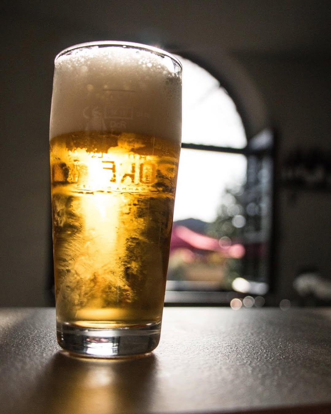 Birra alla spina servita al bancone del Boogie Bistrot